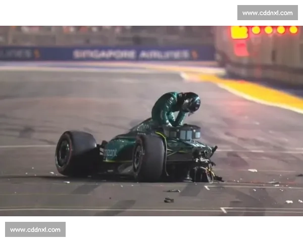 F1正赛惊险碰撞瞬间解析赛道事故原因与安全启示